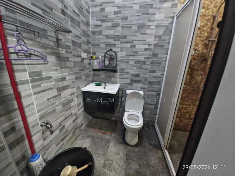 1-storey Terraced House for Sale in Taman Puchong Perdana (Puchong) - Mohammad Din Majid - Bathroom - PropertyGuru.com.my