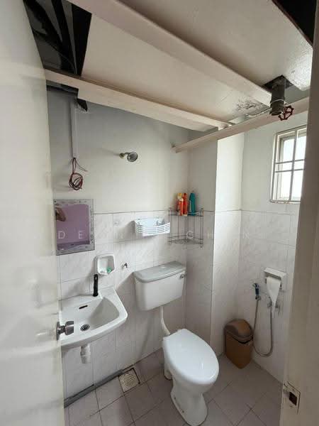 Pangsapuri untuk Disewa di Pangsapuri Bayu - Dennix Chin - Bathroom - PropertyGuru.com.my