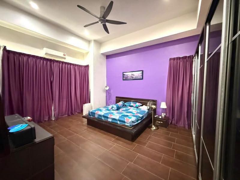 Rumah Berkembar untuk Dijual di Setia Damai (Setia Alam) - Loke . - Master Bedroom - PropertyGuru.com.my