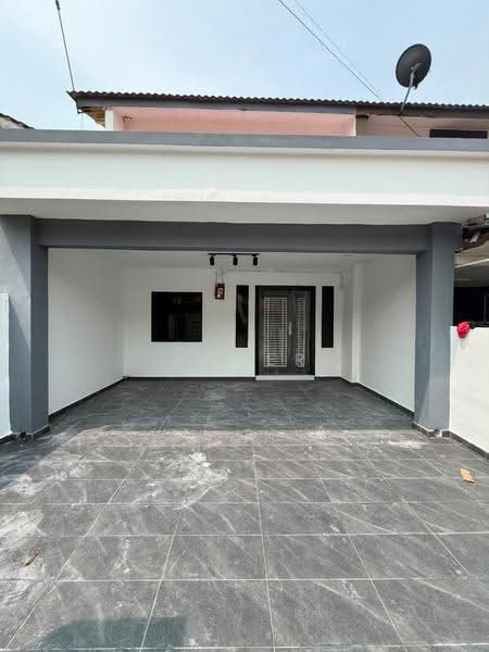 Rumah Teres 2-Tingkat untuk Dijual di Taman Bukit Tiram (Ulu Tiram) - Amber Hew - Exterior - PropertyGuru.com.my