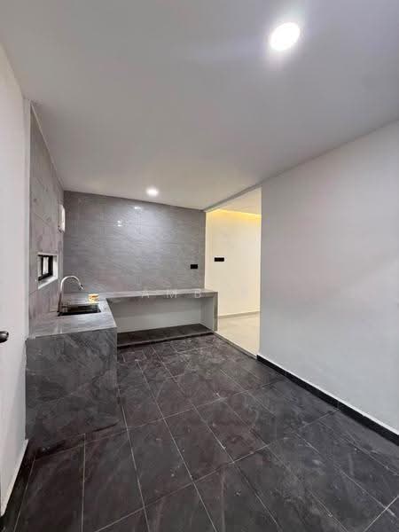 Rumah Teres 2-Tingkat untuk Dijual di Taman Bukit Tiram (Ulu Tiram) - Amber Hew - Kitchen - PropertyGuru.com.my