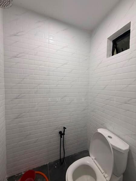 Rumah Teres 2-Tingkat untuk Dijual di Taman Bukit Tiram (Ulu Tiram) - Amber Hew - Bathroom - PropertyGuru.com.my