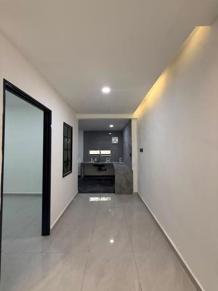 Rumah Teres 2-Tingkat untuk Dijual di Taman Bukit Tiram (Ulu Tiram) - Amber Hew - Corridor - PropertyGuru.com.my