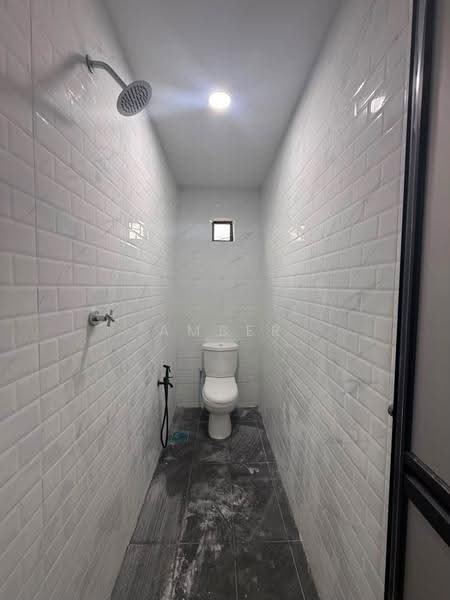 Rumah Teres 2-Tingkat untuk Dijual di Taman Bukit Tiram (Ulu Tiram) - Amber Hew - Bathroom - PropertyGuru.com.my