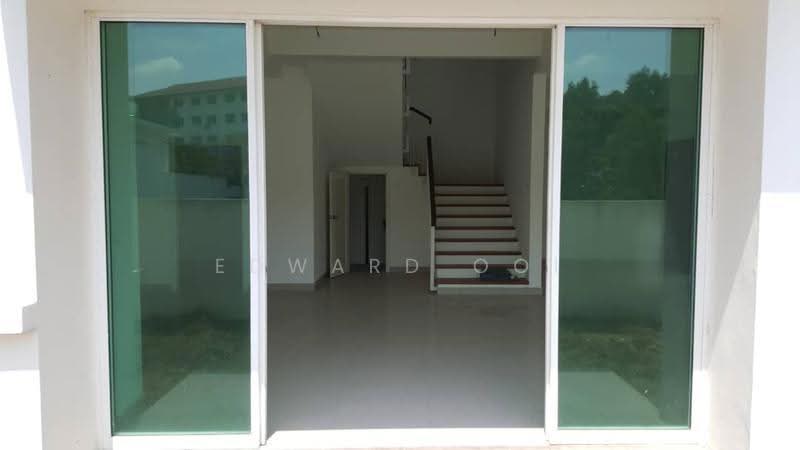 Rumah Berkembar untuk Disewa di Sungai Long (Bandar Sungai Long) - Edward Ooi - Entrance - PropertyGuru.com.my