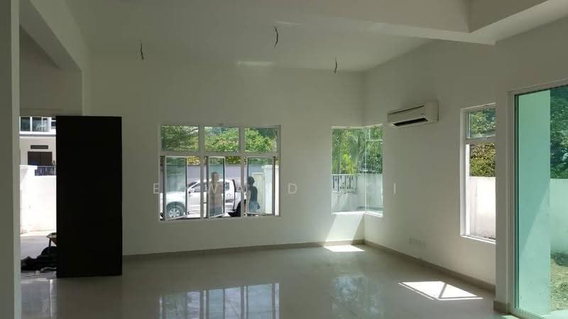 Rumah Berkembar untuk Disewa di Sungai Long (Bandar Sungai Long) - Edward Ooi - Living Room - PropertyGuru.com.my