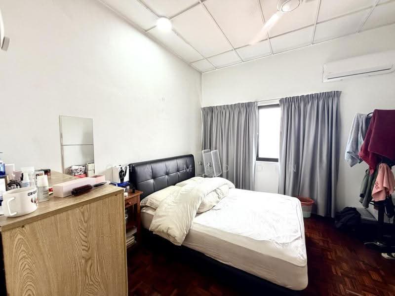 2-storey Terraced House for Sale in Taman Sea (Petaling Jaya) - Mohammad Din Majid - Bedroom - PropertyGuru.com.my