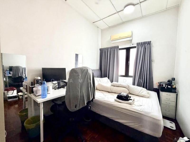 2-storey Terraced House for Sale in Taman Sea (Petaling Jaya) - Mohammad Din Majid - Bedroom - PropertyGuru.com.my