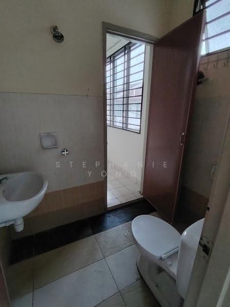 2-storey Terraced House for Sale in Taman Vista Emas (Bangi) - Stephanie Yong - Bathroom - PropertyGuru.com.my