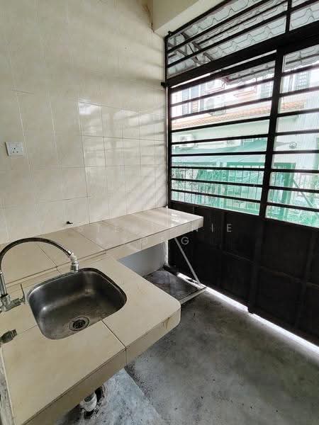 2-storey Terraced House for Sale in Taman Vista Emas (Bangi) - Stephanie Yong - Kitchen - PropertyGuru.com.my
