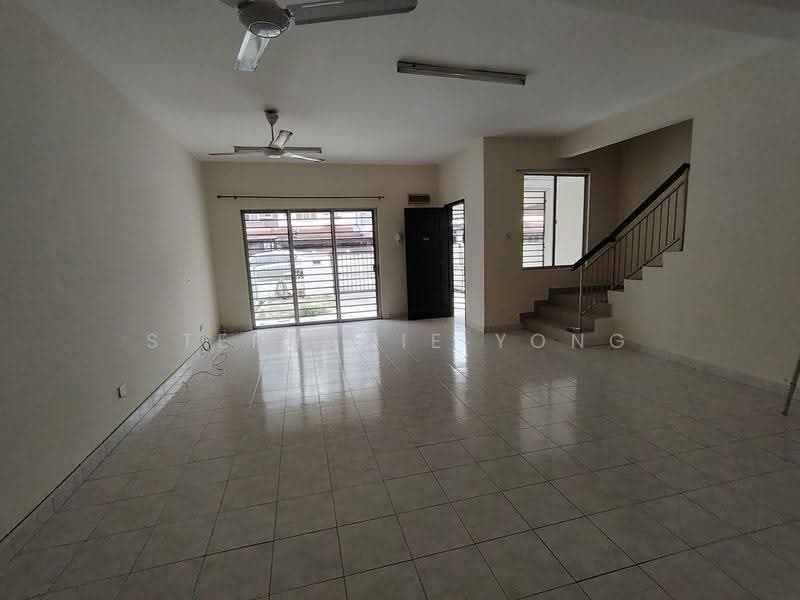 2-storey Terraced House for Sale in Taman Vista Emas (Bangi) - Stephanie Yong - Living Room - PropertyGuru.com.my
