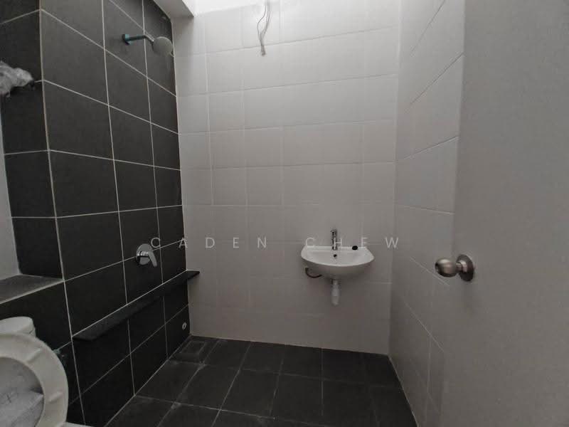 2-storey Terraced House for Sale in Setia Utama (Setia Alam) - Caden Chew - Bathroom - PropertyGuru.com.my