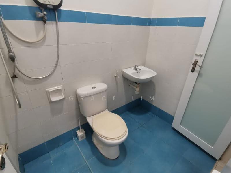 2-storey Terraced House for Sale in Taman Cheng Setia (Cheng) - Grace Lim - Bathroom - PropertyGuru.com.my