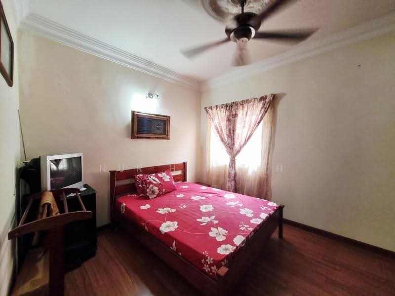 Rumah Berkembar untuk Dijual di Seksyen U9 (Shah Alam) - Nur Hanizah - Bedroom - PropertyGuru.com.my