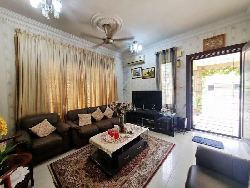 Rumah Berkembar untuk Dijual di Seksyen U9 (Shah Alam) - Nur Hanizah - Living Room - PropertyGuru.com.my