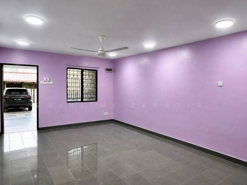 Rumah Teres 2-Tingkat untuk Dijual di Seksyen 17 (Shah Alam) - Zulhilmi Zakaria - Living Room - PropertyGuru.com.my