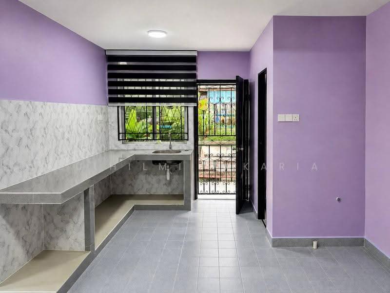 Rumah Teres 2-Tingkat untuk Dijual di Seksyen 17 (Shah Alam) - Zulhilmi Zakaria - Kitchen - PropertyGuru.com.my