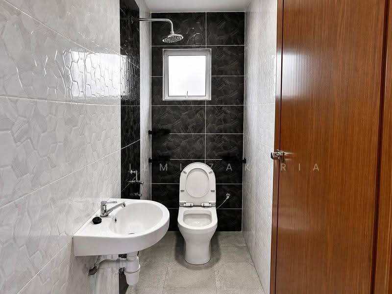 Rumah Teres 2-Tingkat untuk Dijual di Seksyen 17 (Shah Alam) - Zulhilmi Zakaria - Bathroom - PropertyGuru.com.my