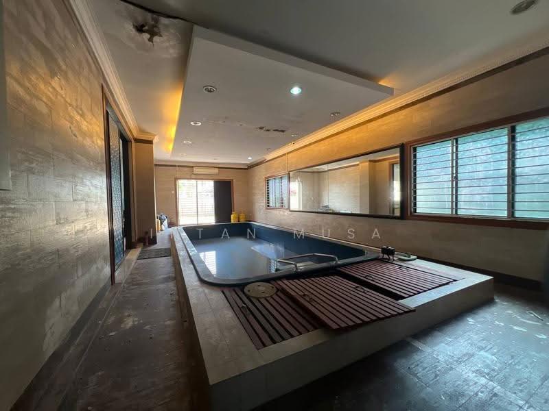 Bungalow House untuk Dijual di Taman Aman Perdana (Kapar) - Intan Musa - Pool - PropertyGuru.com.my