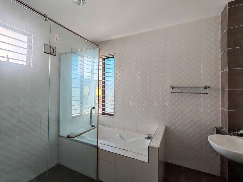 Bungalow House untuk Dijual di Taman Aman Perdana (Kapar) - Intan Musa - Bathroom - PropertyGuru.com.my