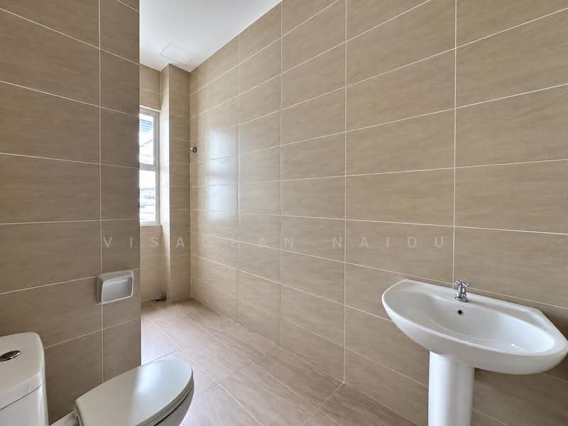Semi-Detached House for Sale in Taman Regensi Rawang (Rawang) - Visaghan Naidu - Bathroom - PropertyGuru.com.my