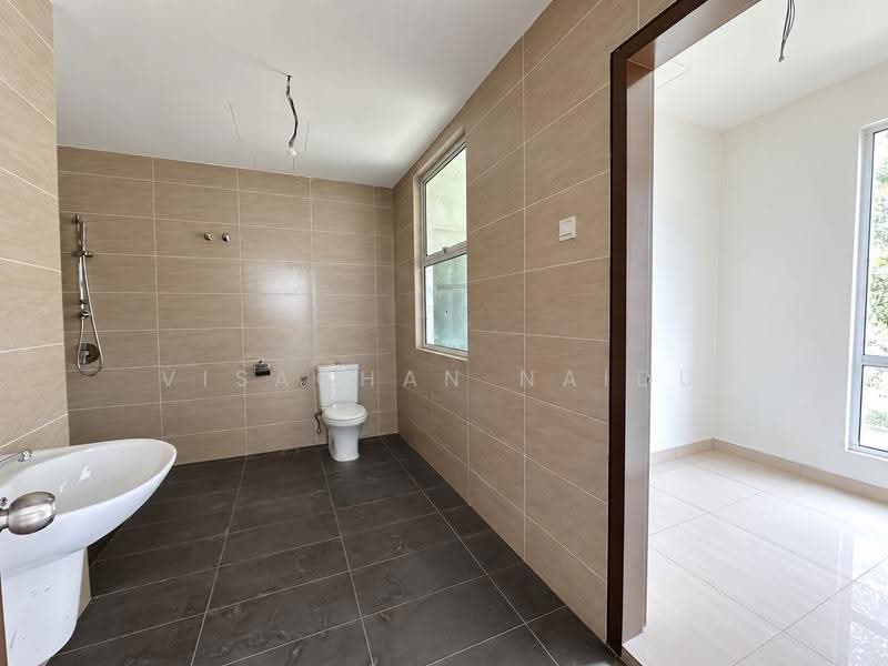 Semi-Detached House for Sale in Taman Regensi Rawang (Rawang) - Visaghan Naidu - Bathroom - PropertyGuru.com.my