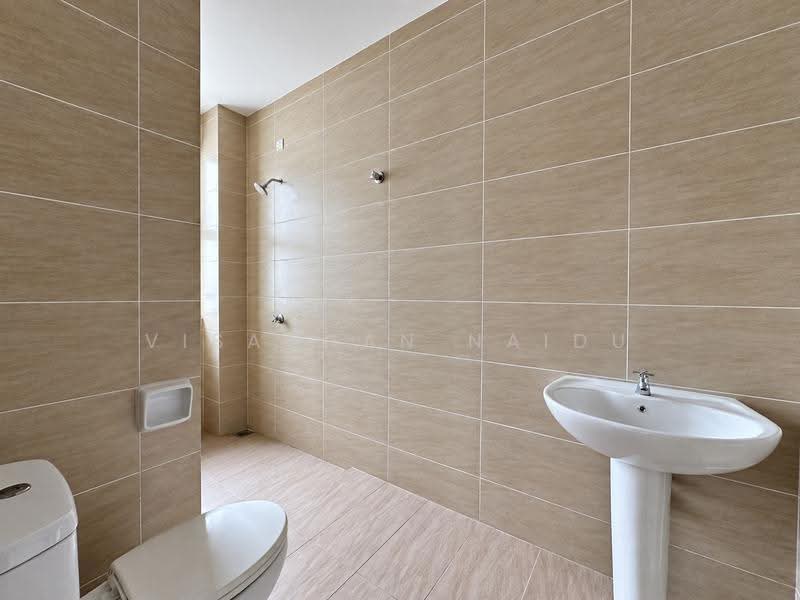 Semi-Detached House for Sale in Taman Regensi Rawang (Rawang) - Visaghan Naidu - Bathroom - PropertyGuru.com.my