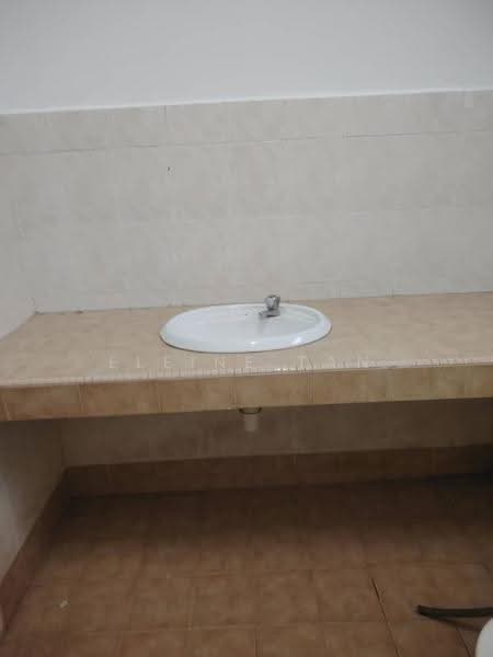 Rumah Flat untuk Disewa di Bayu Perdana - Eleine Tan - Bathroom - PropertyGuru.com.my