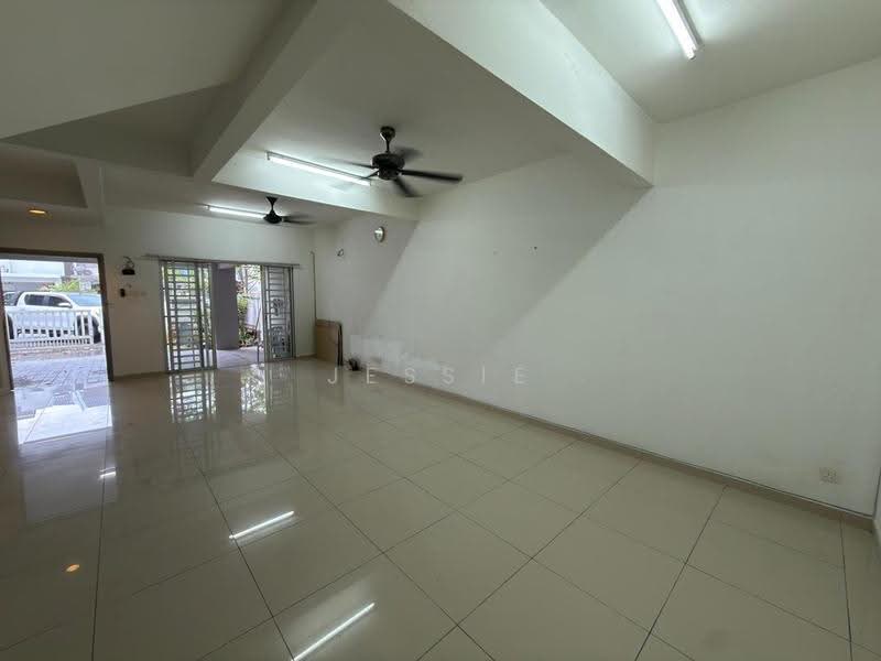 Rumah Teres 2-Tingkat untuk Dijual di Rawang (Selangor) - Jessie Wong - Living Room - PropertyGuru.com.my