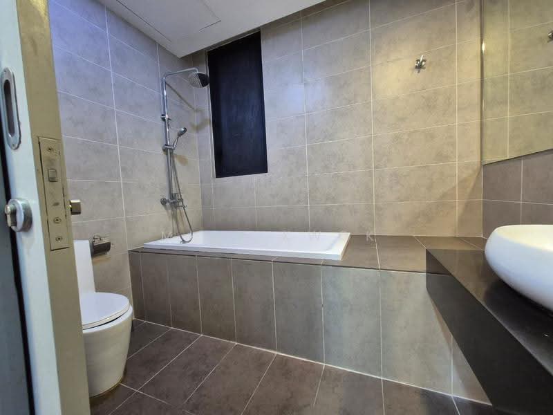 Service Residence for Sale at KL Gateway Premium Residences - Mick Kwok - Bathroom - PropertyGuru.com.my