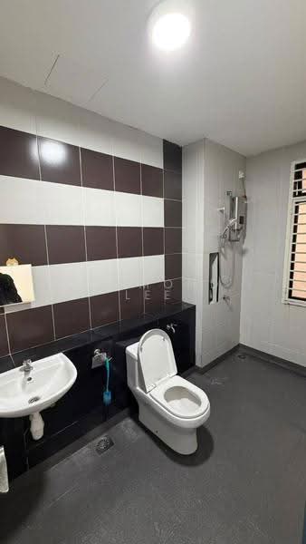 Pangsapuri untuk Disewa di Austin Regency (Pangsapuri Austin Perdana) - Desmond Lee - Bathroom - PropertyGuru.com.my