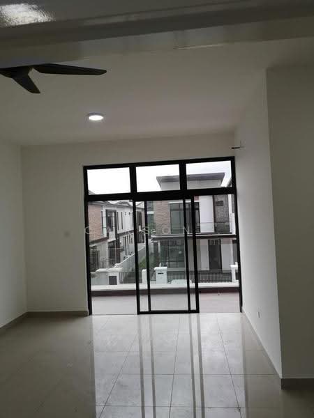 Rumah Kluster untuk Dijual di Bandar Cemerlang (Ulu Tiram) - Carson . - Living Room - PropertyGuru.com.my