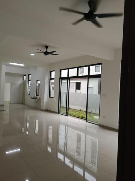 Rumah Kluster untuk Dijual di Bandar Cemerlang (Ulu Tiram) - Carson . - Living Room - PropertyGuru.com.my