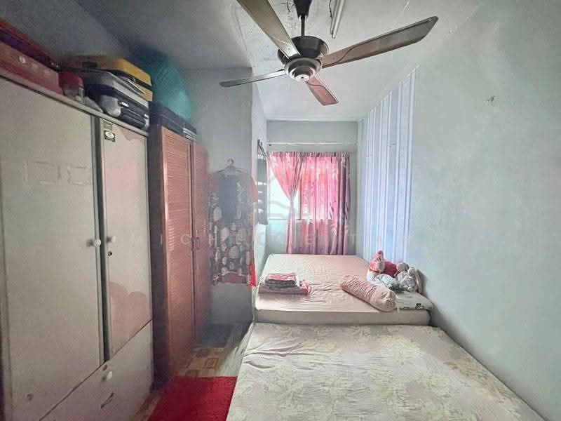 Rumah Flat untuk Dijual di Taman Indah Perdana - Michelle Tan - Bedroom - PropertyGuru.com.my