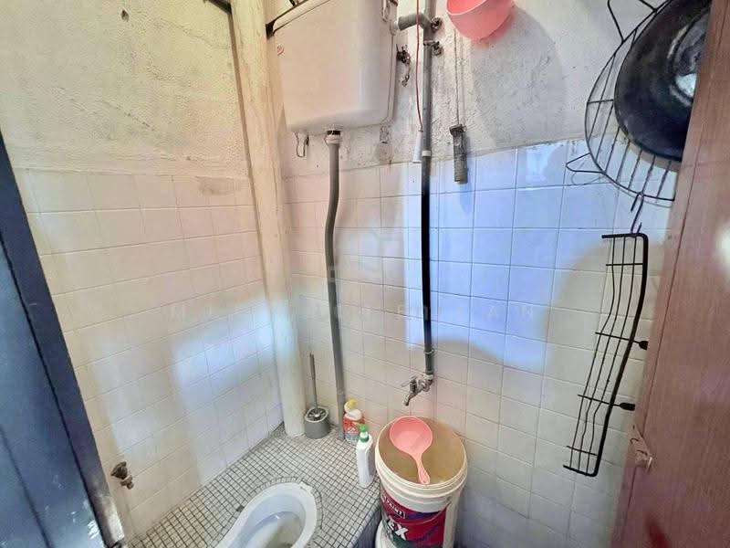 Rumah Flat untuk Dijual di Taman Indah Perdana - Michelle Tan - Bathroom - PropertyGuru.com.my