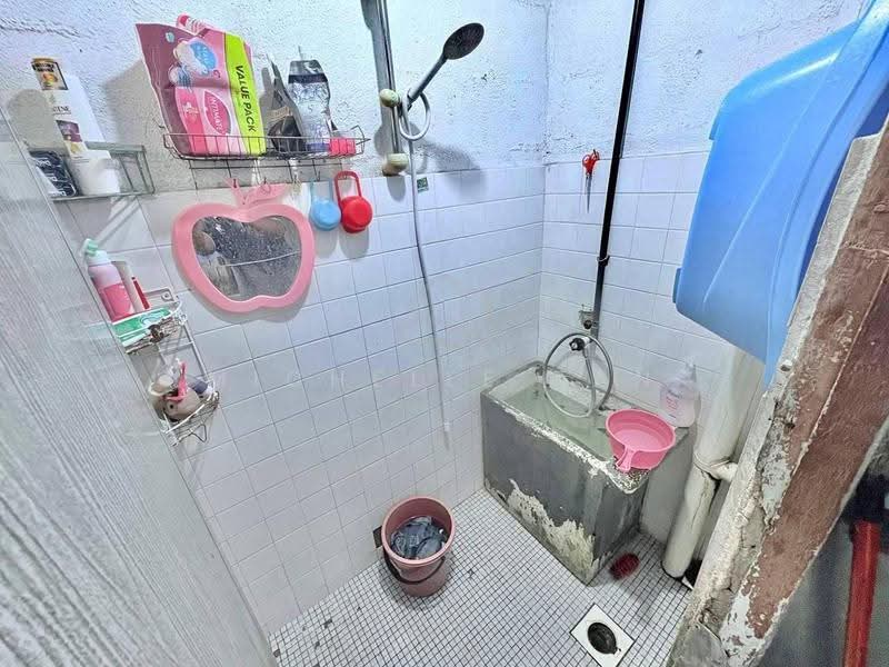 Rumah Flat untuk Dijual di Taman Indah Perdana - Michelle Tan - Bathroom - PropertyGuru.com.my