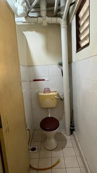 Pangsapuri untuk Dijual di Aman Putra Apartment - Michelle Tan - Bathroom - PropertyGuru.com.my