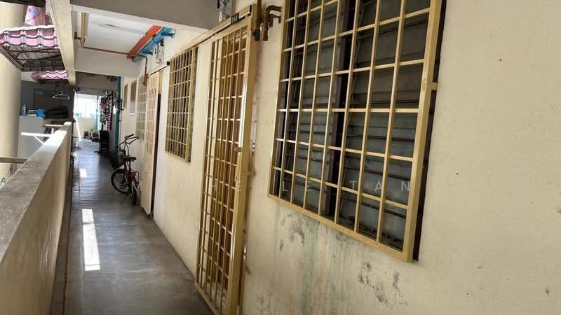 Pangsapuri untuk Dijual di Aman Putra Apartment - Michelle Tan - Corridor - PropertyGuru.com.my