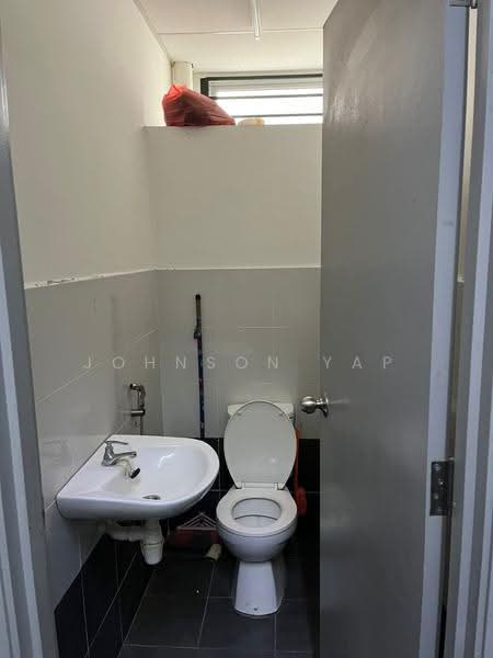 Shop / Office untuk Disewa di Johor Bahru (Johor) - Johnson Yap - Bathroom - PropertyGuru.com.my
