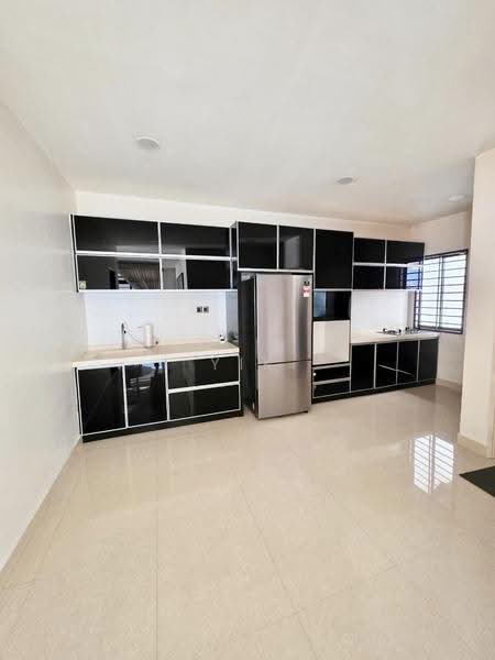 Semi-Detached House for Sale in Taman Perling (Perling) - Yik Tat - Kitchen - PropertyGuru.com.my