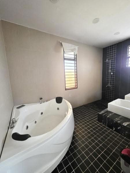 Semi-Detached House for Sale in Taman Perling (Perling) - Yik Tat - Bathroom - PropertyGuru.com.my