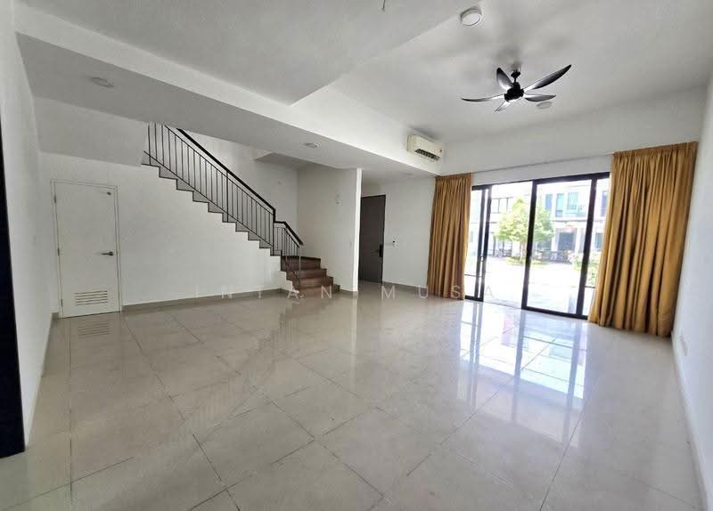 Rumah Teres 2-Tingkat untuk Dijual di Twentyfive7 (Tanjong Duabelas) - Intan Musa - Living Room - PropertyGuru.com.my
