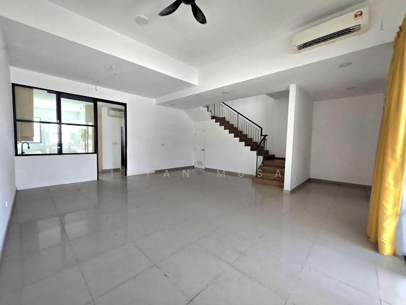 Rumah Teres 2-Tingkat untuk Dijual di Twentyfive7 (Tanjong Duabelas) - Intan Musa - Living Room - PropertyGuru.com.my