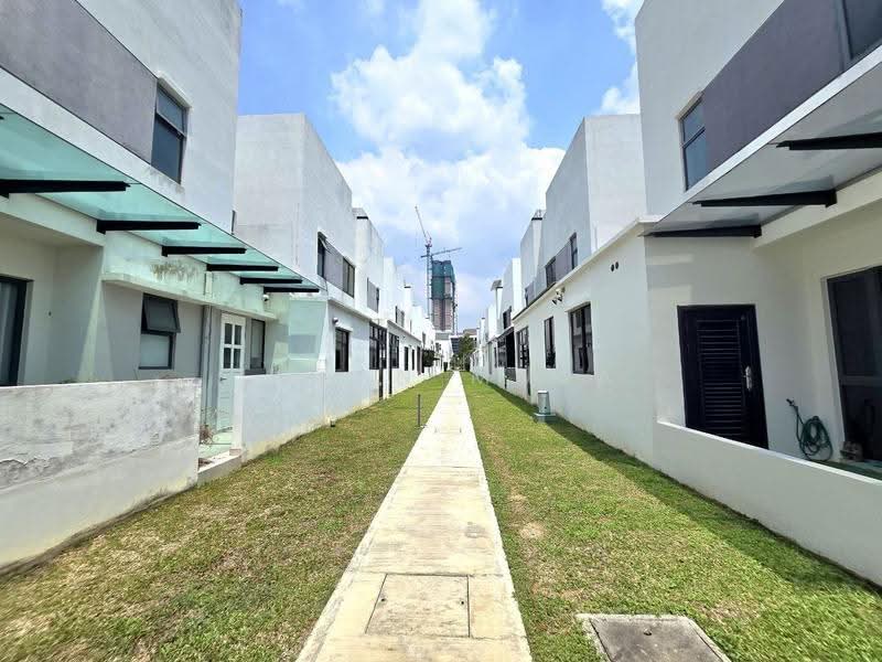 Rumah Teres 2-Tingkat untuk Dijual di Twentyfive7 (Tanjong Duabelas) - Intan Musa - Exterior - PropertyGuru.com.my