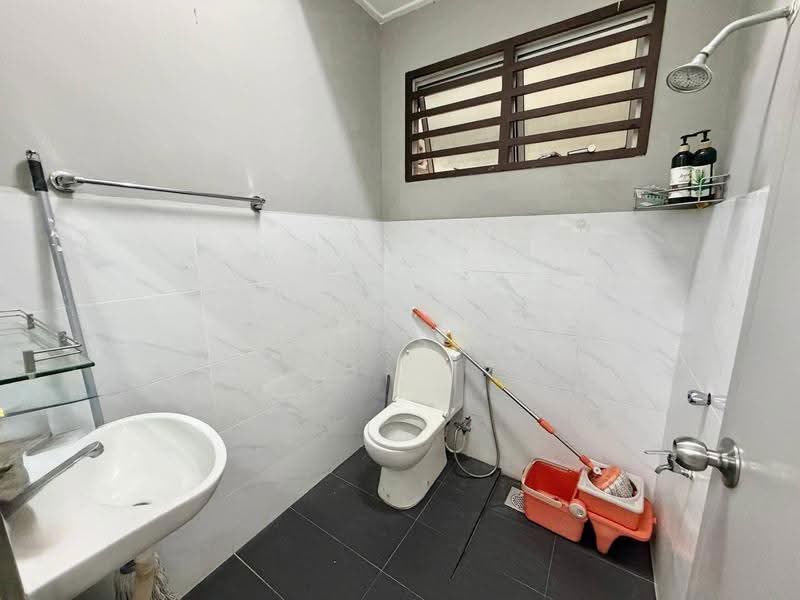 2-storey Terraced House for Sale in Taman Sri Pulai Perdana (Skudai) - Jameson Choo - Bathroom - PropertyGuru.com.my