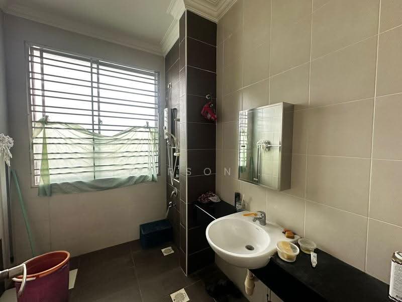 Rumah Kluster untuk Dijual di Taman Gaya (Ulu Tiram) - Carson . - Bathroom - PropertyGuru.com.my