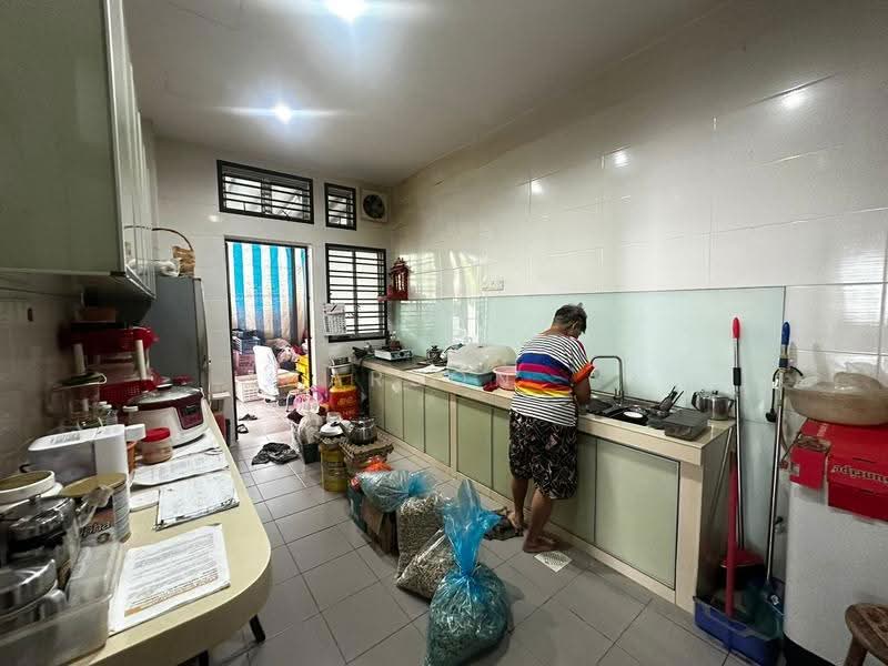 Rumah Kluster untuk Dijual di Taman Gaya (Ulu Tiram) - Carson . - Kitchen - PropertyGuru.com.my