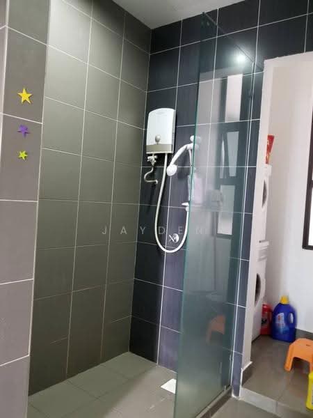 Service Residence for Sale at Hedgeford 10 Residences - Jayden Teo - Bathroom - PropertyGuru.com.my