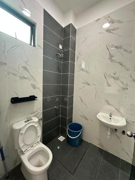 Rumah Berkembar untuk Disewa di Bandar Putra Kulai (Kulai) - Danny See - Bathroom - PropertyGuru.com.my