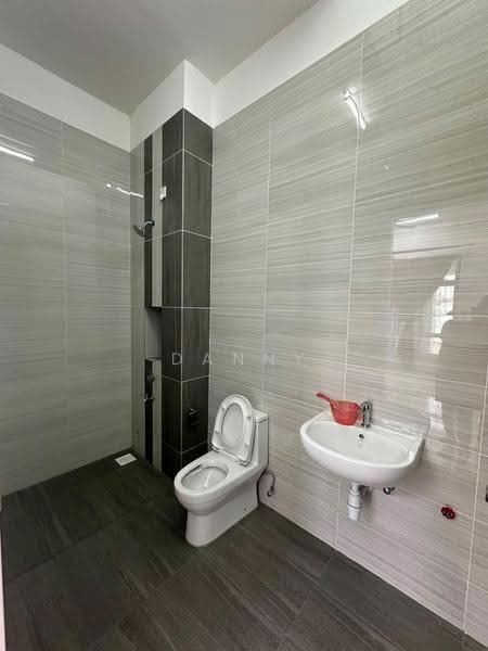 Rumah Berkembar untuk Disewa di Bandar Putra Kulai (Kulai) - Danny See - Bathroom - PropertyGuru.com.my
